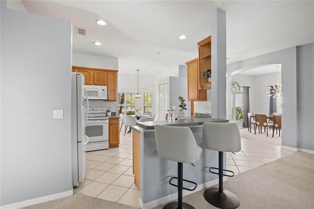 Под контрактом: $385,000 (3 спален, 2 ванн, 1786 Квадратных фут)