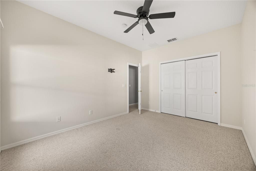 Под контрактом: $385,000 (3 спален, 2 ванн, 1786 Квадратных фут)