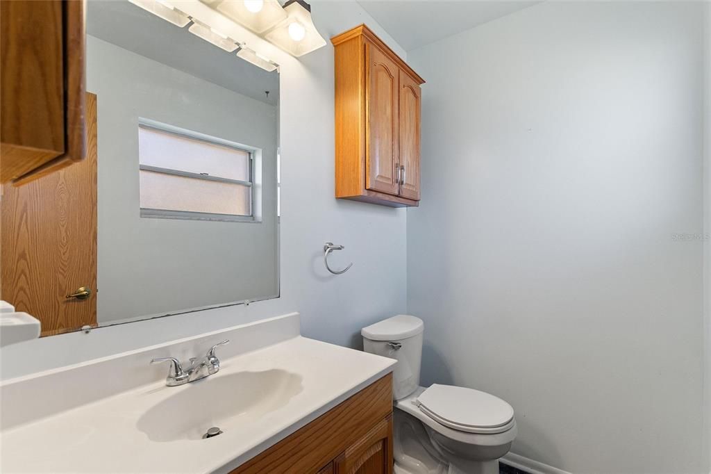 На продажу: $245,000 (2 спален, 1 ванн, 1320 Квадратных фут)