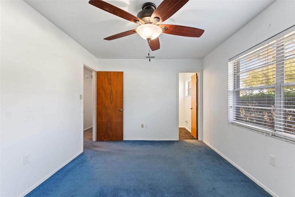 На продажу: $245,000 (2 спален, 1 ванн, 1320 Квадратных фут)