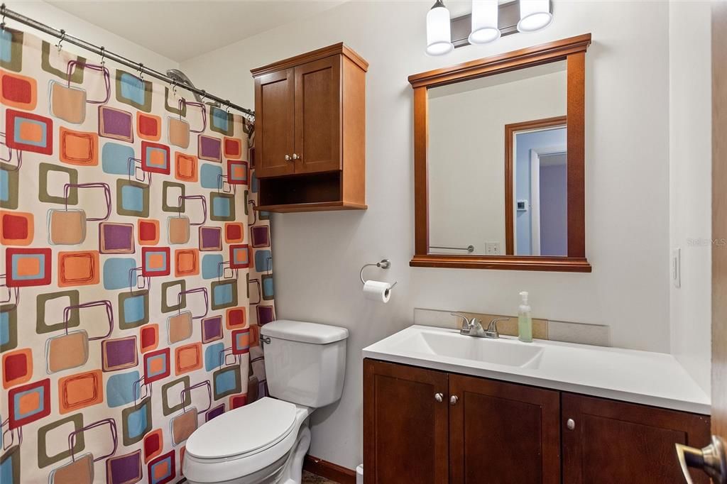 На продажу: $245,000 (2 спален, 1 ванн, 1320 Квадратных фут)