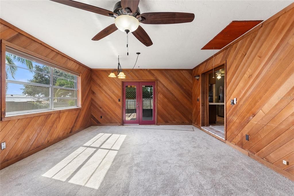 На продажу: $245,000 (2 спален, 1 ванн, 1320 Квадратных фут)