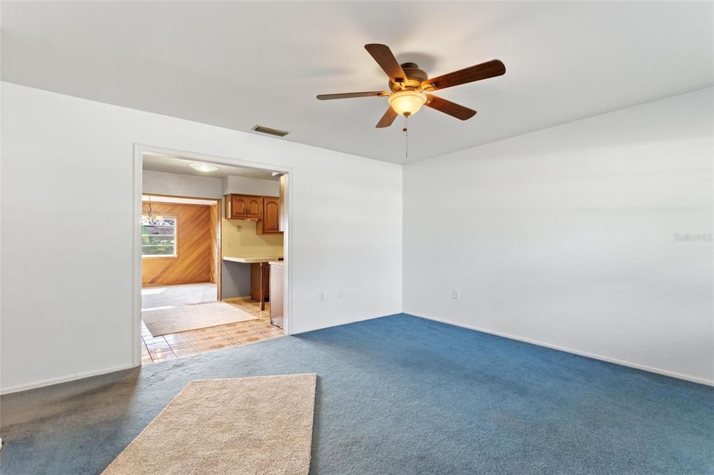 На продажу: $245,000 (2 спален, 1 ванн, 1320 Квадратных фут)