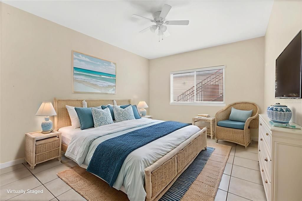 Под контрактом: $215,000 (2 спален, 2 ванн, 1167 Квадратных фут)