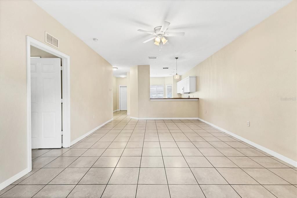 Под контрактом: $215,000 (2 спален, 2 ванн, 1167 Квадратных фут)