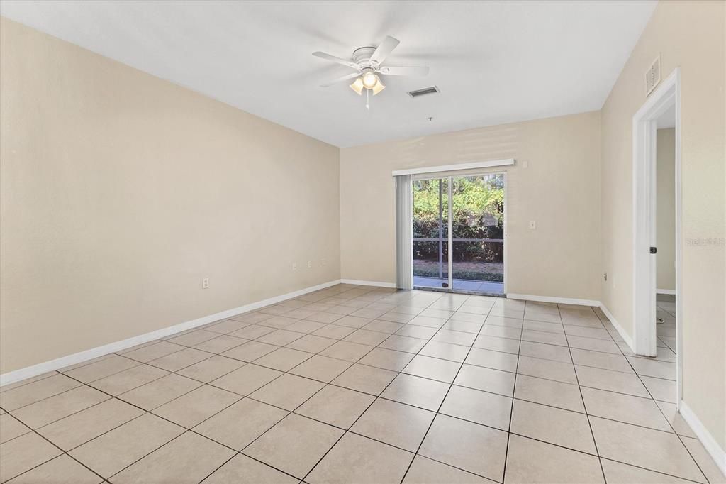 Под контрактом: $215,000 (2 спален, 2 ванн, 1167 Квадратных фут)