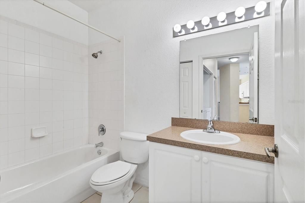 Под контрактом: $215,000 (2 спален, 2 ванн, 1167 Квадратных фут)