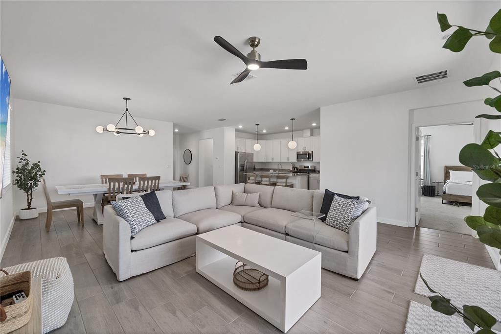 En Renta: $7,500 (3 camas, 3 baños, 2027 Pies cuadrados)