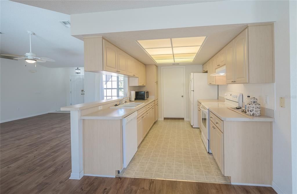 Active With Contract: $332,000 (4 beds, 2 baths, 1747 Square Feet)