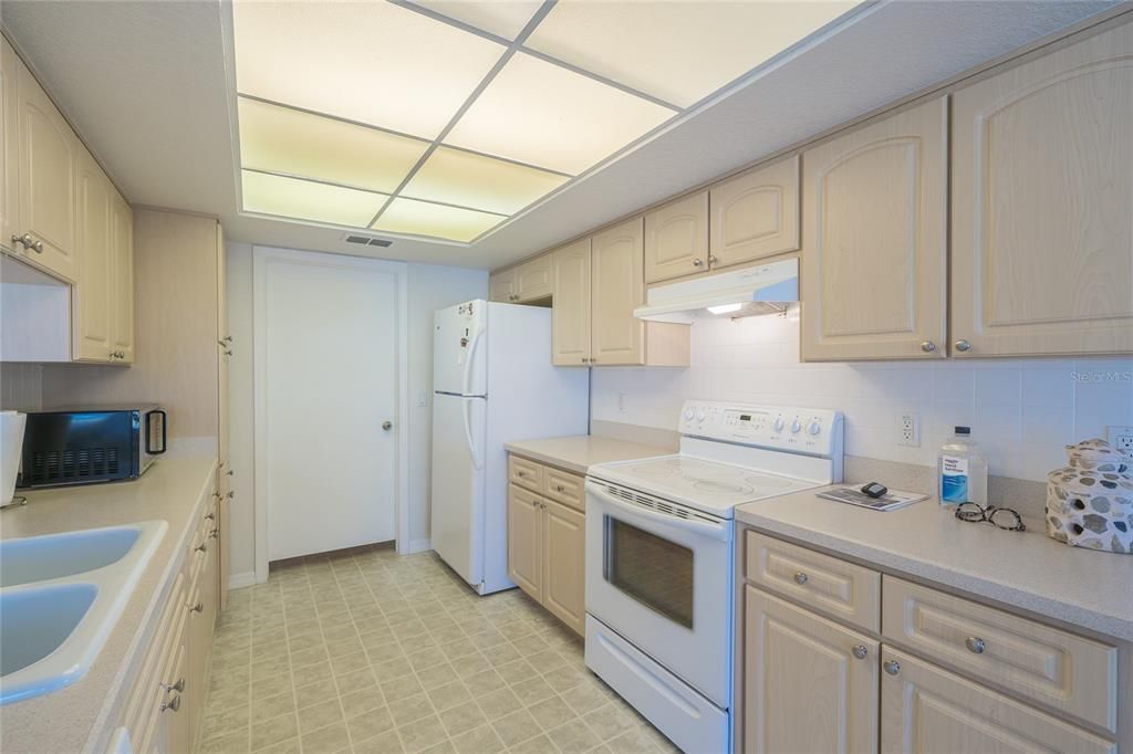 Active With Contract: $332,000 (4 beds, 2 baths, 1747 Square Feet)