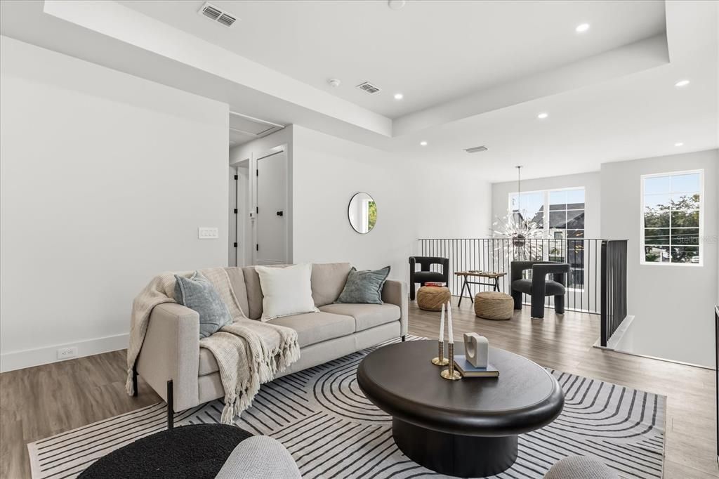 Под контрактом: $1,025,000 (4 спален, 3 ванн, 2986 Квадратных фут)