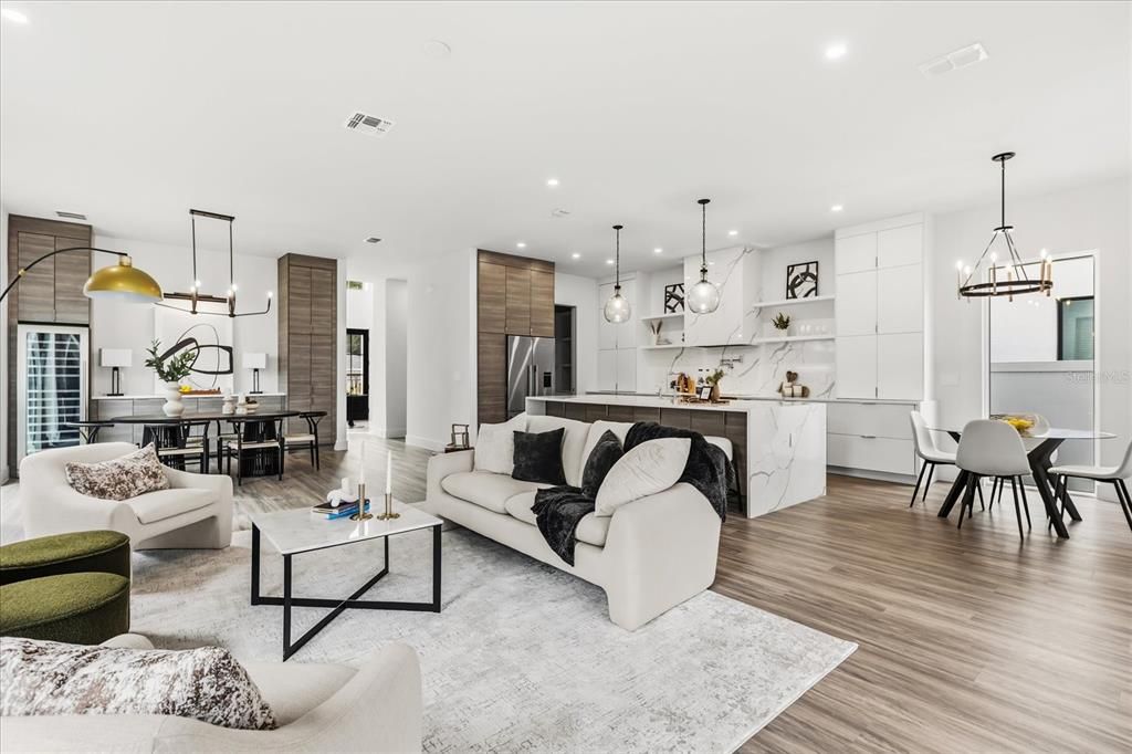 Под контрактом: $1,025,000 (4 спален, 3 ванн, 2986 Квадратных фут)