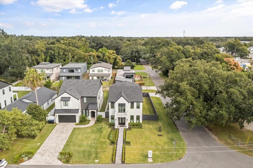 Под контрактом: $1,025,000 (4 спален, 3 ванн, 2986 Квадратных фут)