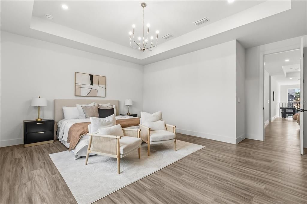 Под контрактом: $1,025,000 (4 спален, 3 ванн, 2986 Квадратных фут)