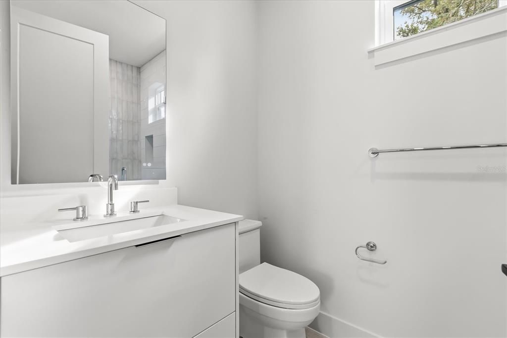 Под контрактом: $1,025,000 (4 спален, 3 ванн, 2986 Квадратных фут)