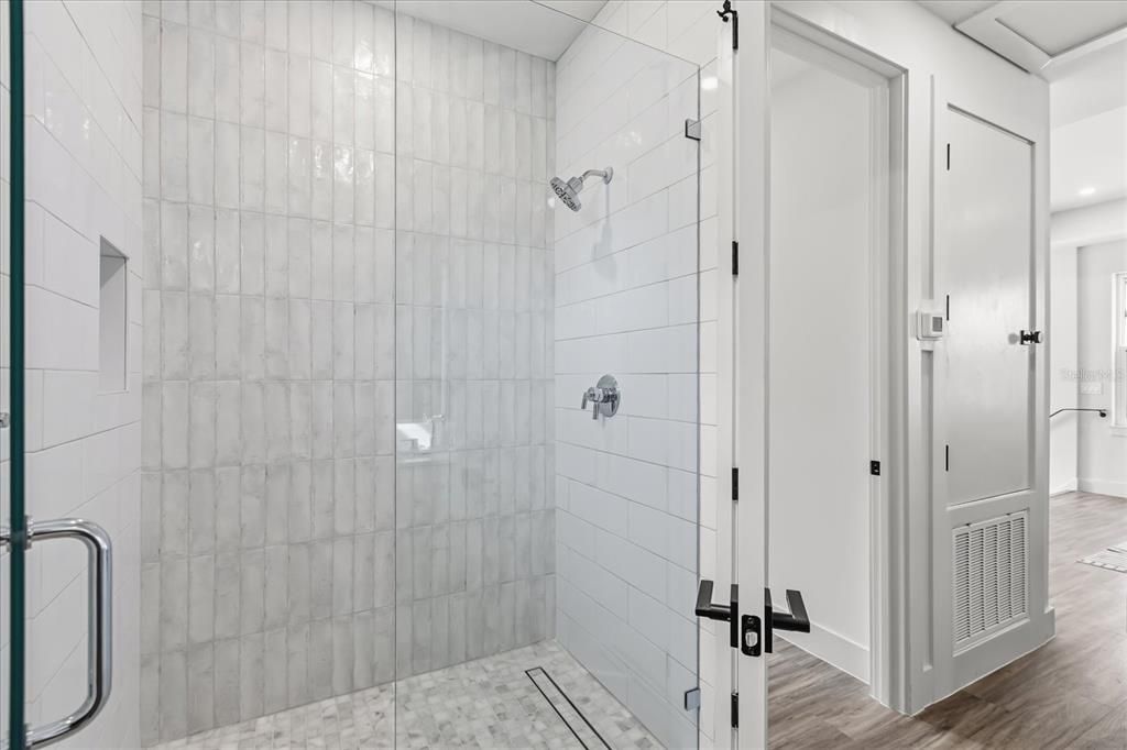 Под контрактом: $1,025,000 (4 спален, 3 ванн, 2986 Квадратных фут)