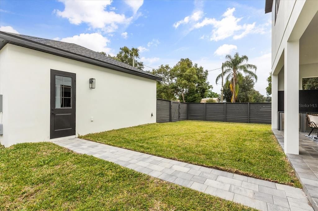 Под контрактом: $1,025,000 (4 спален, 3 ванн, 2986 Квадратных фут)