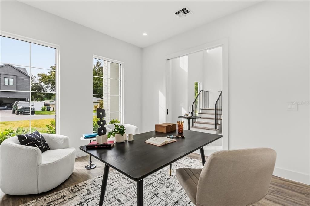 Под контрактом: $1,025,000 (4 спален, 3 ванн, 2986 Квадратных фут)