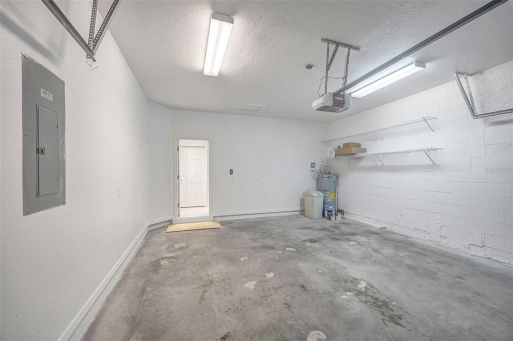 合同活跃: $370,000 (3 贝兹, 2 浴室, 1635 平方英尺)