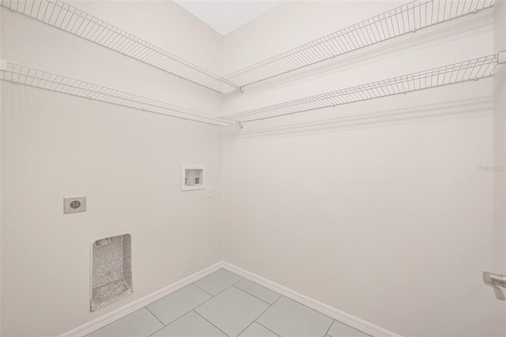 合同活跃: $370,000 (3 贝兹, 2 浴室, 1635 平方英尺)