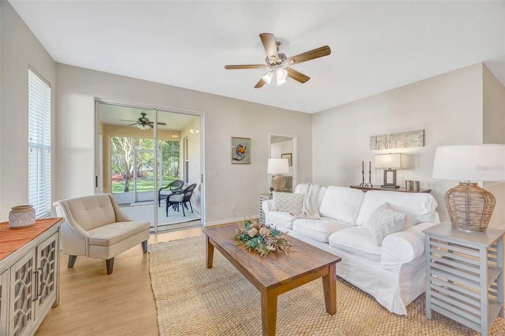 合同活跃: $370,000 (3 贝兹, 2 浴室, 1635 平方英尺)