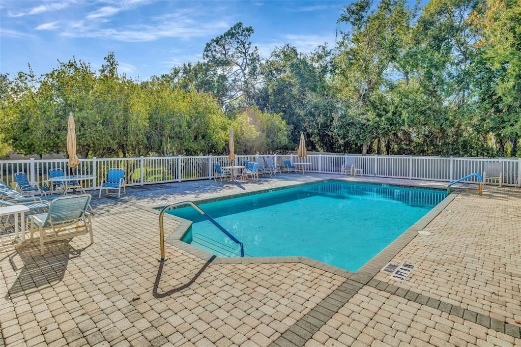 合同活跃: $370,000 (3 贝兹, 2 浴室, 1635 平方英尺)