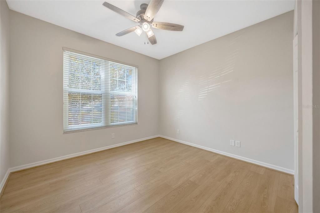 合同活跃: $370,000 (3 贝兹, 2 浴室, 1635 平方英尺)