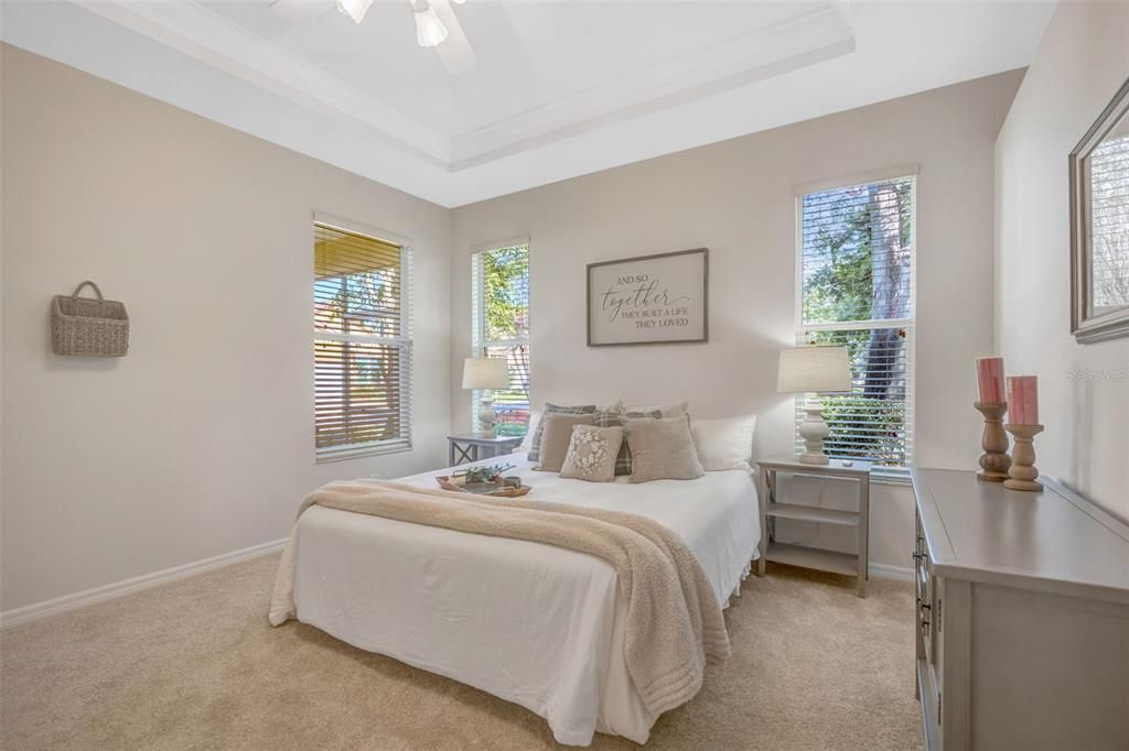 合同活跃: $370,000 (3 贝兹, 2 浴室, 1635 平方英尺)