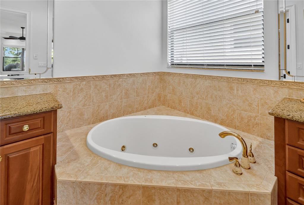 For Sale: $728,000 (4 beds, 3 baths, 2661 Square Feet)