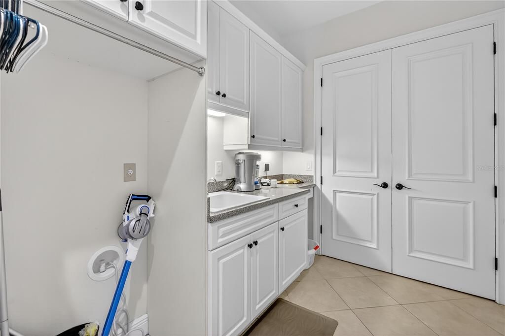 For Sale: $728,000 (4 beds, 3 baths, 2661 Square Feet)