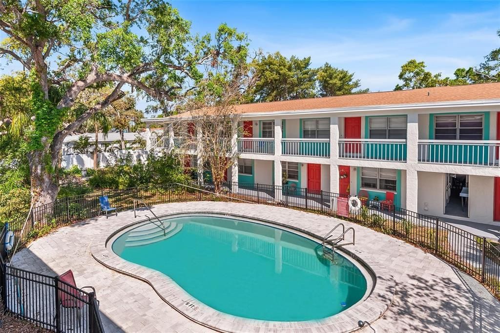 For Rent: $2,000 (2 beds, 1 baths, 944 Square Feet)