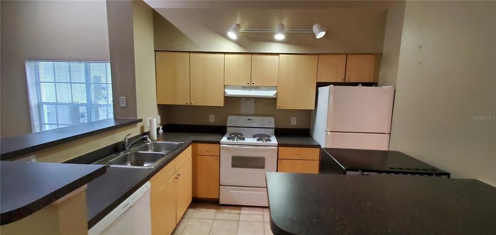 For Rent: $1,850 (1 beds, 1 baths, 1029 Square Feet)
