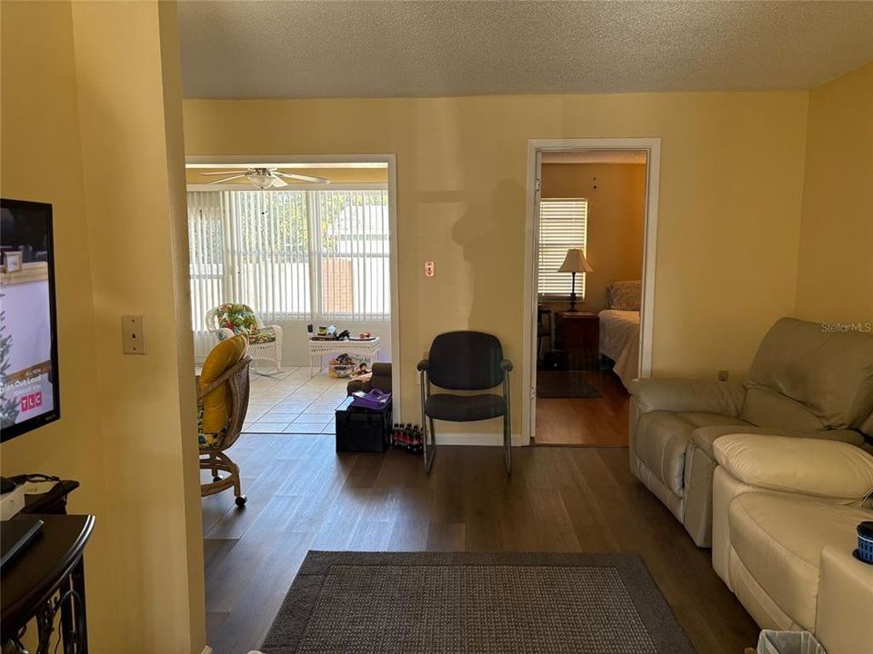 For Sale: $145,000 (2 beds, 2 baths, 1270 Square Feet)