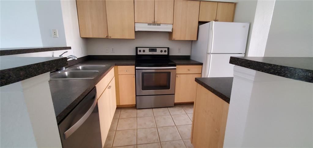 For Sale: $275,000 (2 beds, 2 baths, 1154 Square Feet)