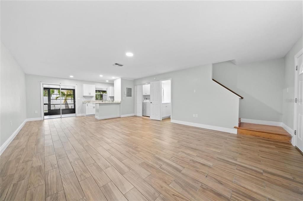 Под контрактом: $1,900 (2 спален, 1 ванн, 1200 Квадратных фут)