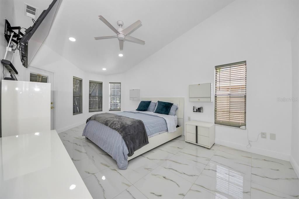 For Sale: $645,000 (4 beds, 4 baths, 2320 Square Feet)