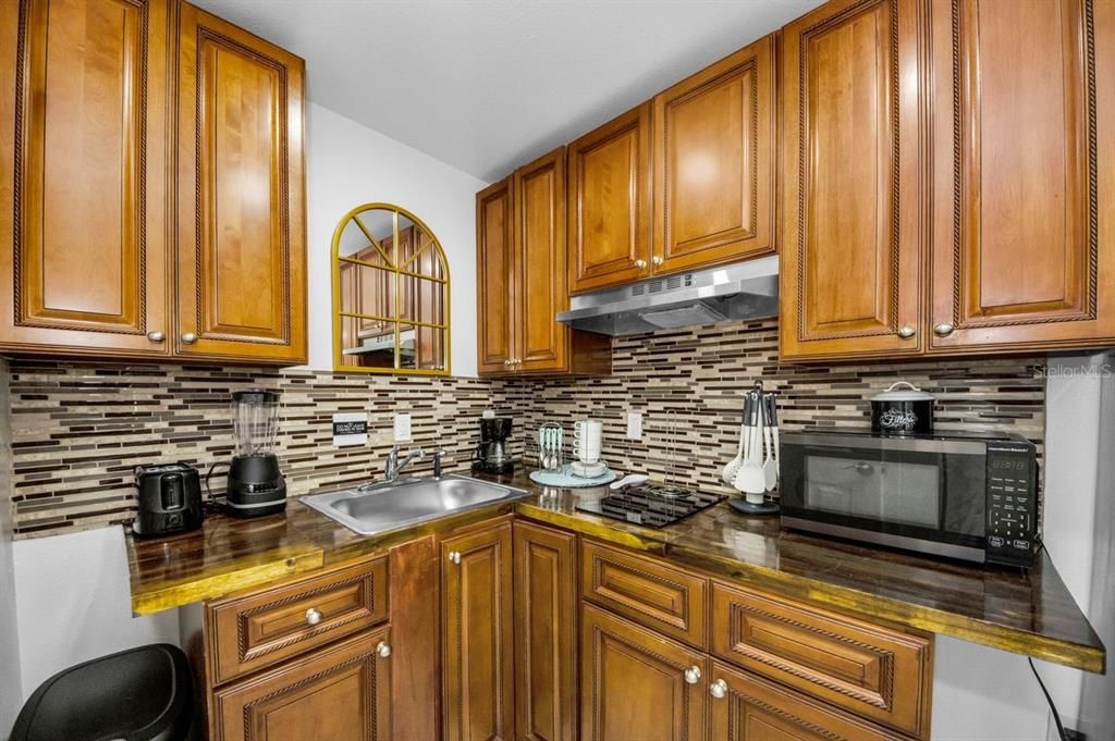 For Sale: $645,000 (4 beds, 4 baths, 2320 Square Feet)