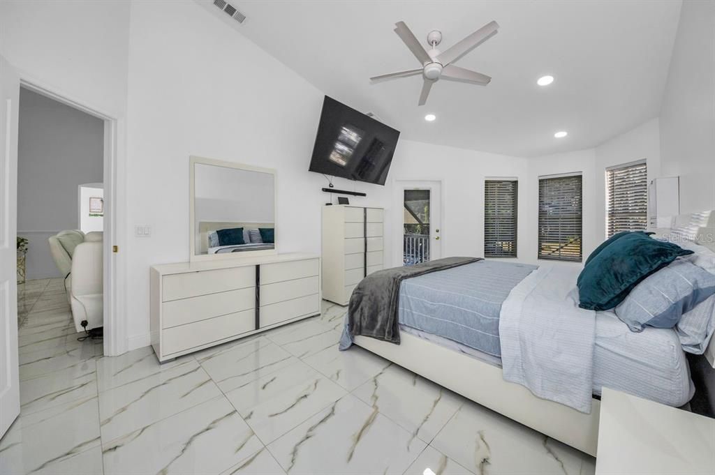 For Sale: $645,000 (4 beds, 4 baths, 2320 Square Feet)