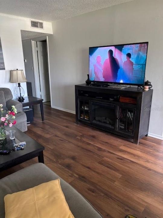 На продажу: $139,500 (2 спален, 2 ванн, 1075 Квадратных фут)