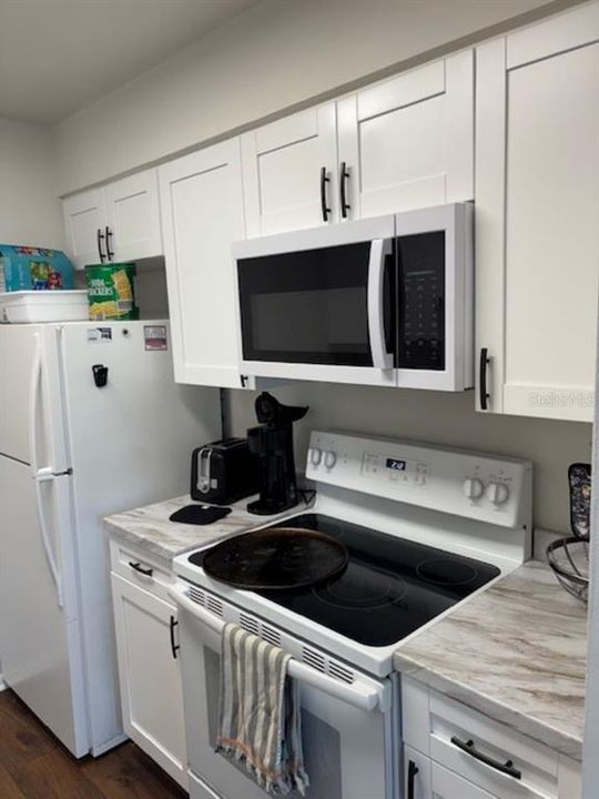 На продажу: $139,500 (2 спален, 2 ванн, 1075 Квадратных фут)