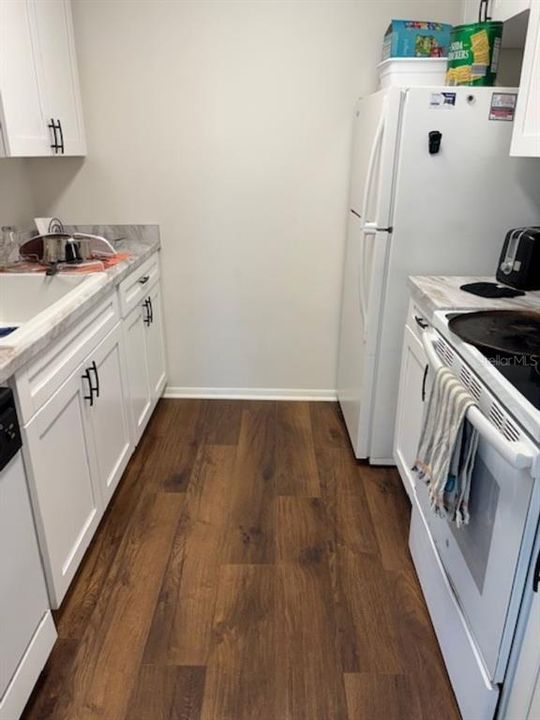 На продажу: $139,500 (2 спален, 2 ванн, 1075 Квадратных фут)