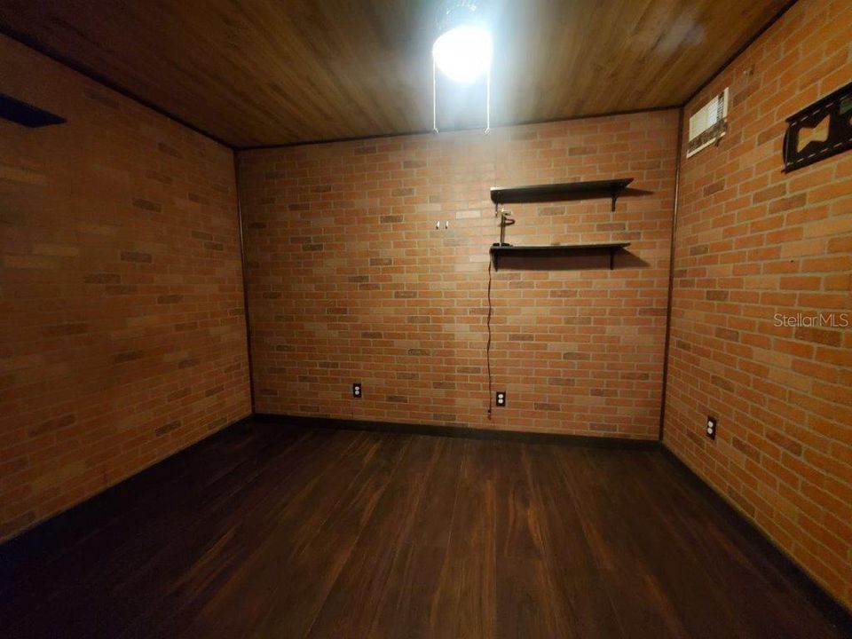 For Rent: $2,400 (3 beds, 2 baths, 1653 Square Feet)