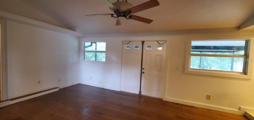 For Rent: $2,400 (3 beds, 2 baths, 1653 Square Feet)