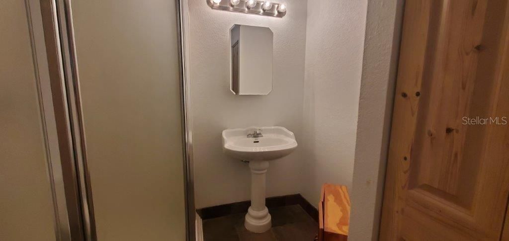 For Rent: $2,400 (3 beds, 2 baths, 1653 Square Feet)