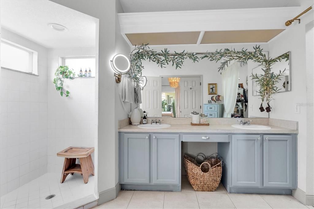 Active With Contract: $410,000 (4 beds, 2 baths, 1796 Square Feet)