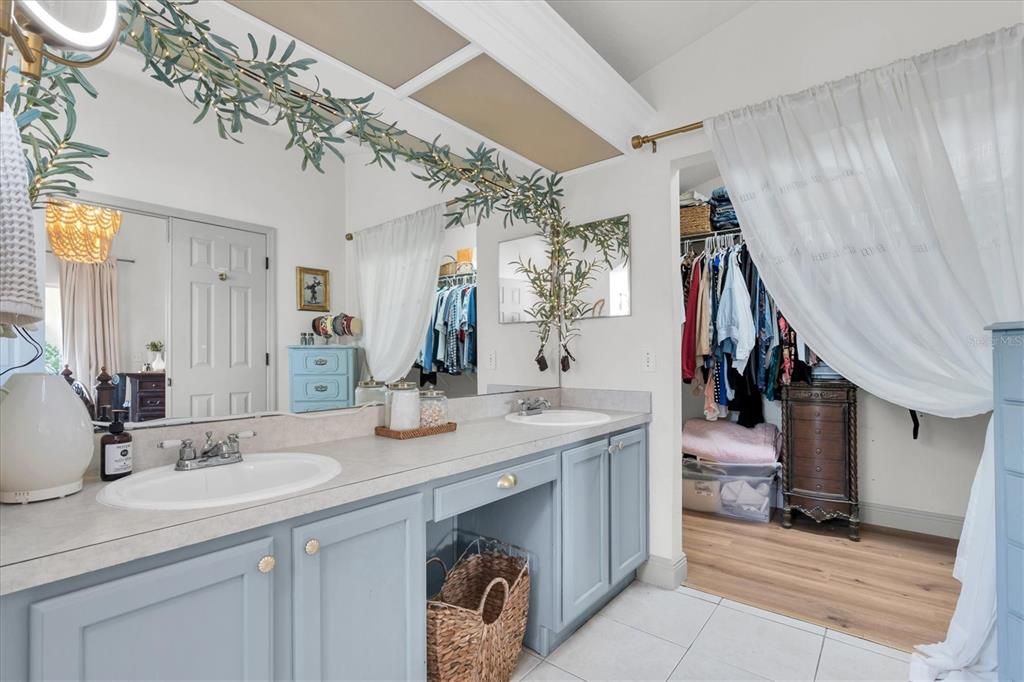 Active With Contract: $410,000 (4 beds, 2 baths, 1796 Square Feet)