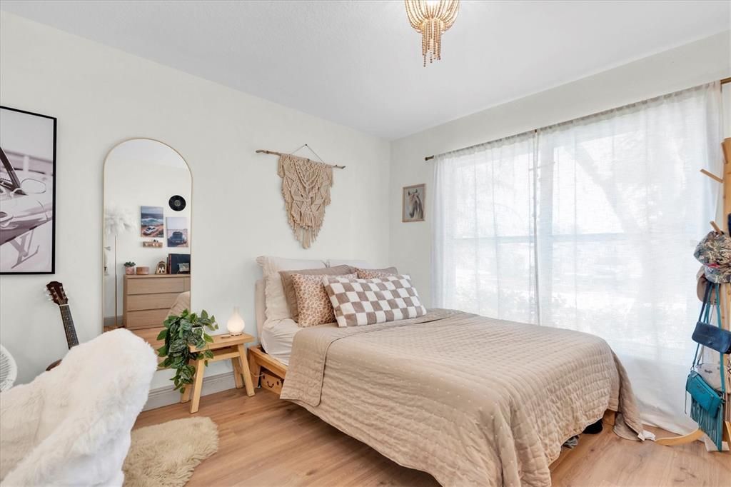 Active With Contract: $410,000 (4 beds, 2 baths, 1796 Square Feet)