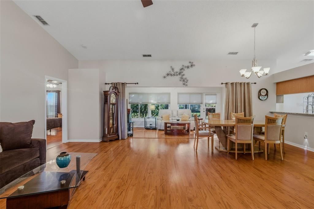 En Venta: $245,000 (2 camas, 2 baños, 1674 Pies cuadrados)