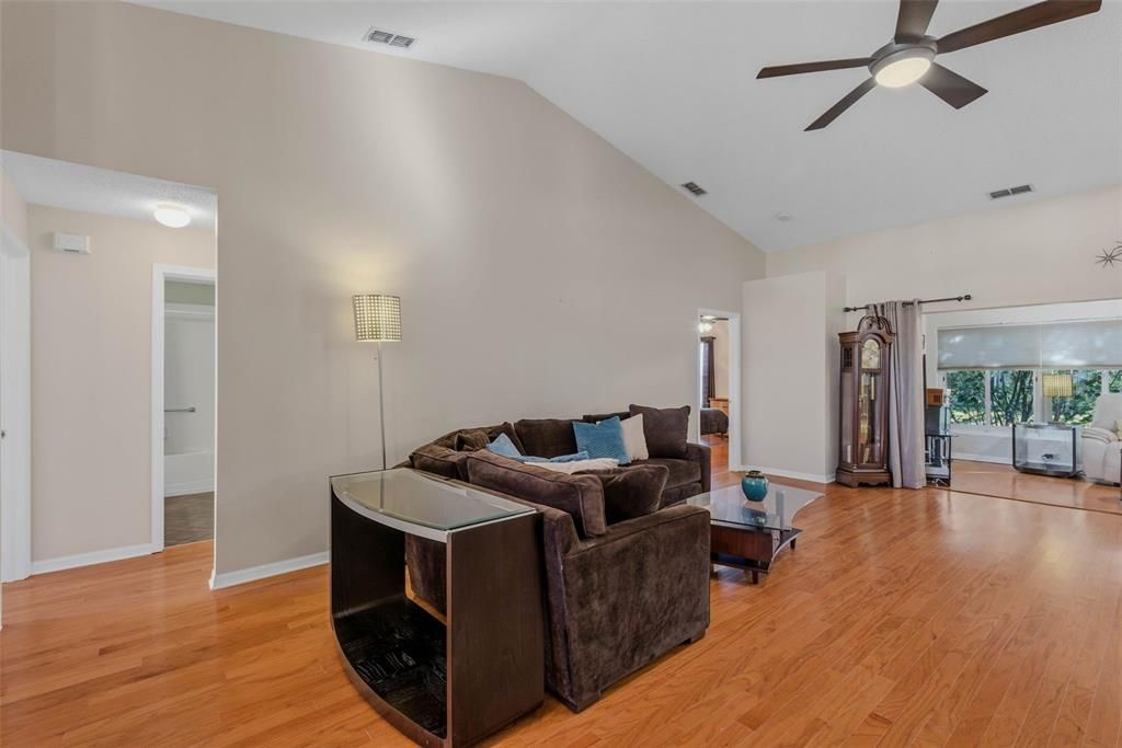 En Venta: $245,000 (2 camas, 2 baños, 1674 Pies cuadrados)