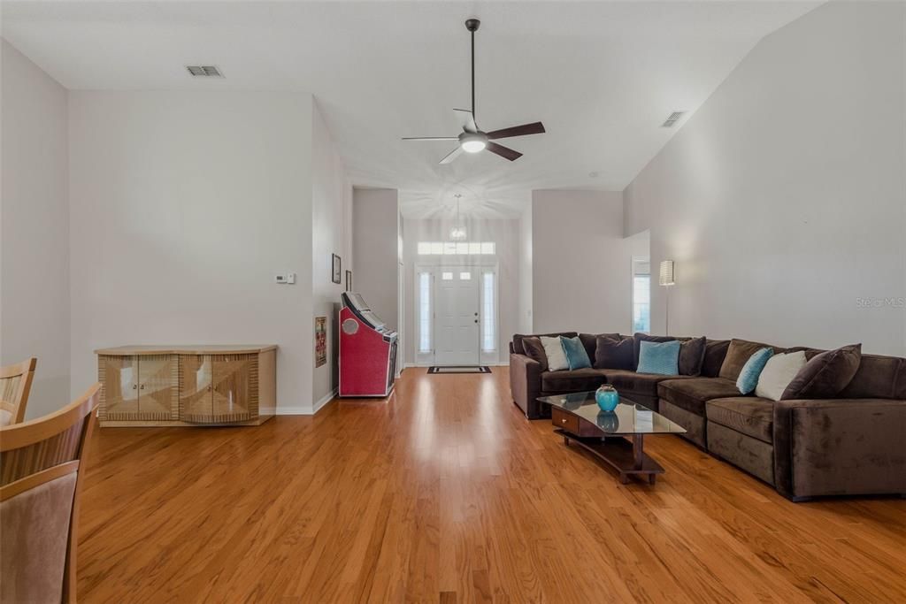 En Venta: $245,000 (2 camas, 2 baños, 1674 Pies cuadrados)